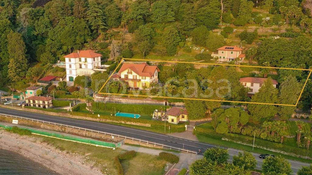 Villa in vendita a Meina via Lago
