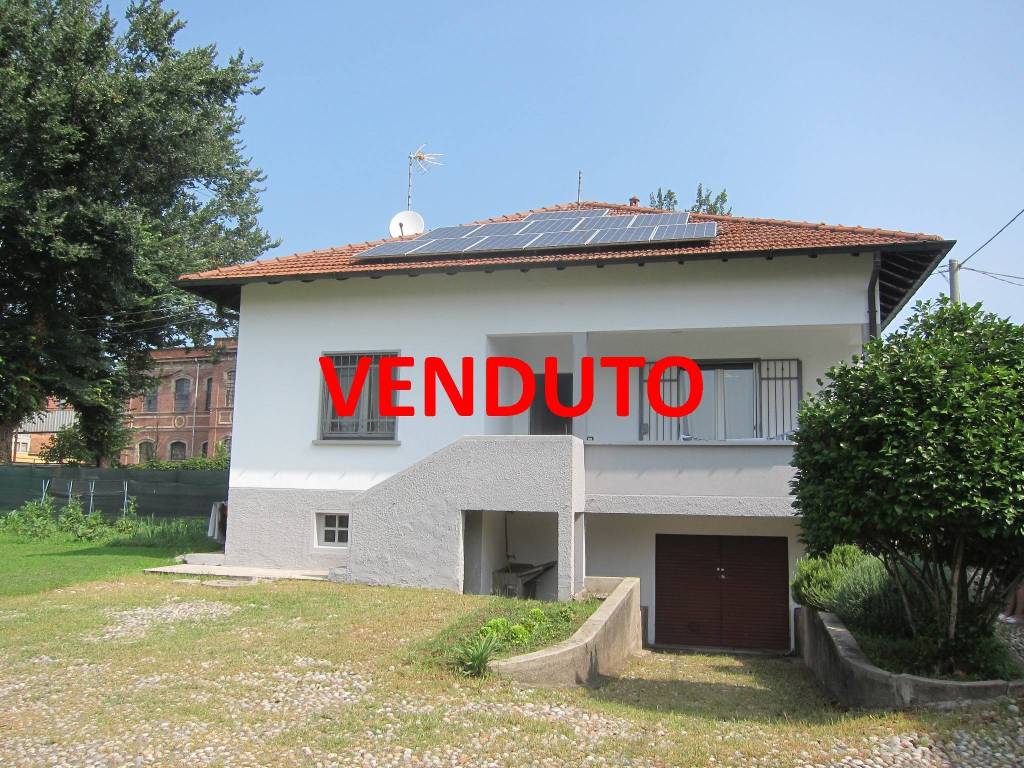 Villa in vendita a Vergiate via Felice Cavallotti