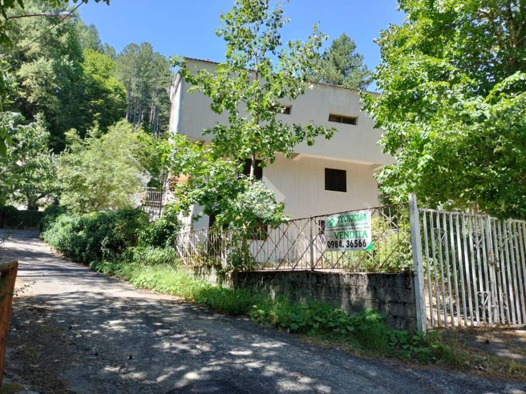 Villa Bifamiliare in vendita a Spezzano della Sila via Moccone