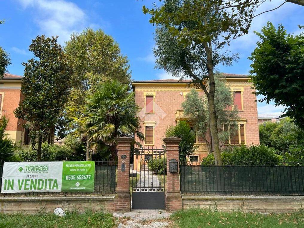 Villa in vendita a Mirandola via favorita, 86