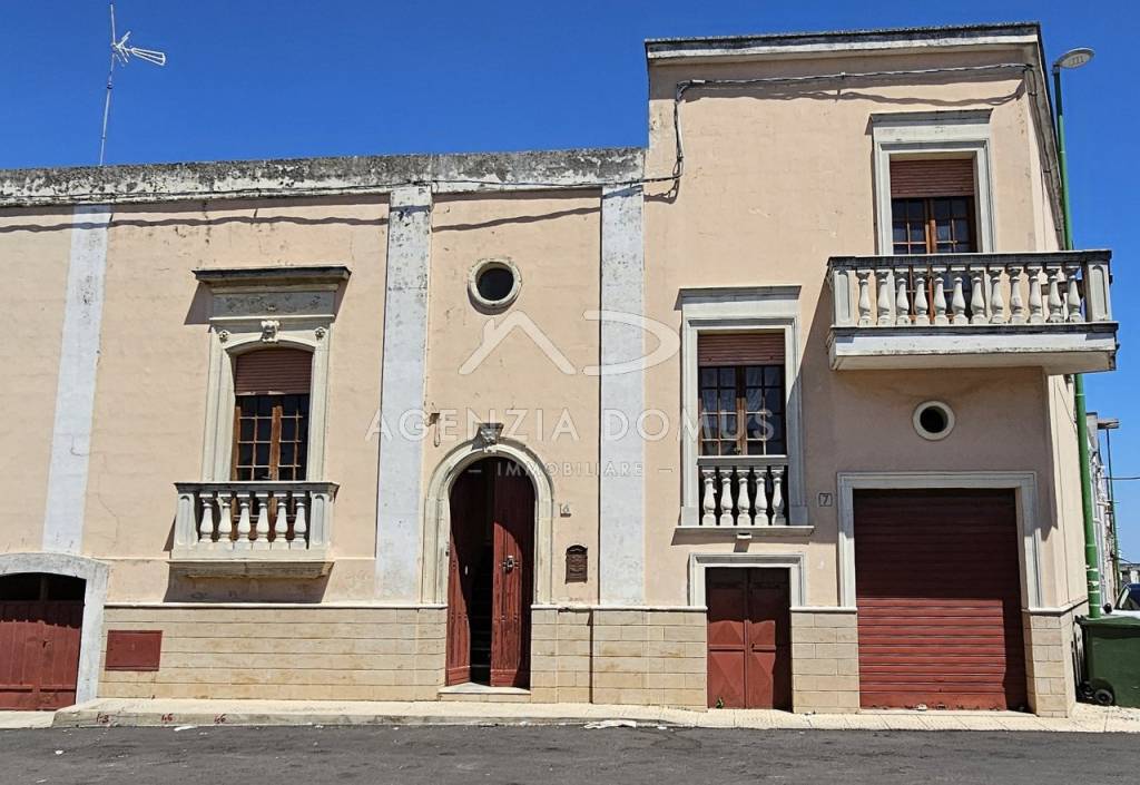 Casa Indipendente in vendita a Racale piazza San Nicola