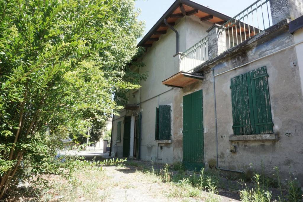 Villa Bifamiliare in vendita a Parma via commenda, 108