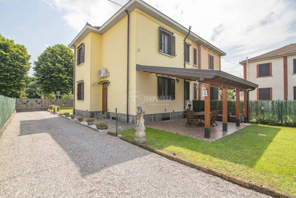Villa in vendita a Treviglio via Canonica 63