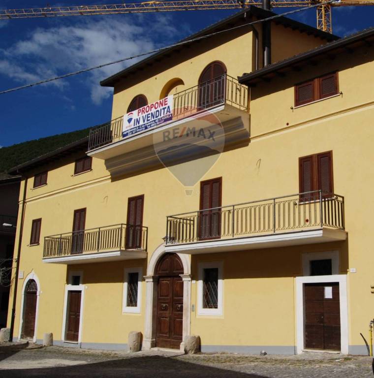 Casa Indipendente in vendita a Barete piazza Vittorio Emanuele iii, 8