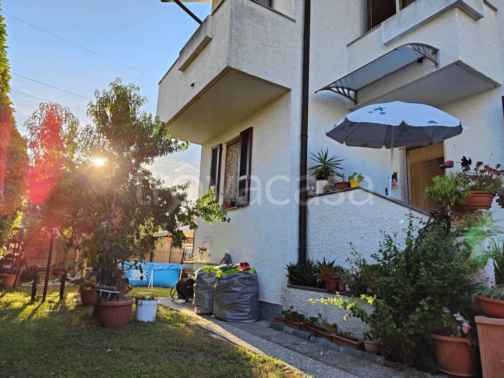 Villa in vendita a Brugherio via San Maurizio al Lambro, 19