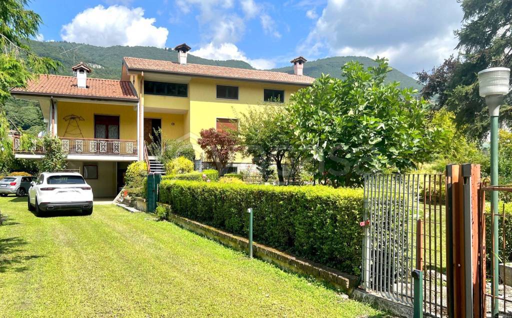 Villa in vendita a Spinone al Lago via Nazionale, 1