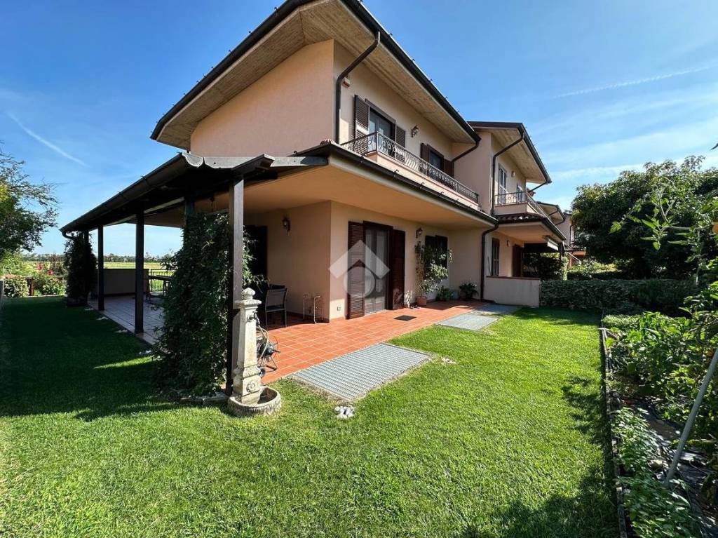 Villa Bifamiliare in vendita a Trezzano Rosa via Fratelli Cervi, 40