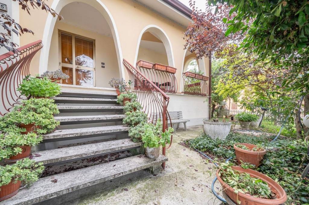 Villa in vendita a Cadelbosco di Sopra via Giuseppe Mazzini, 45