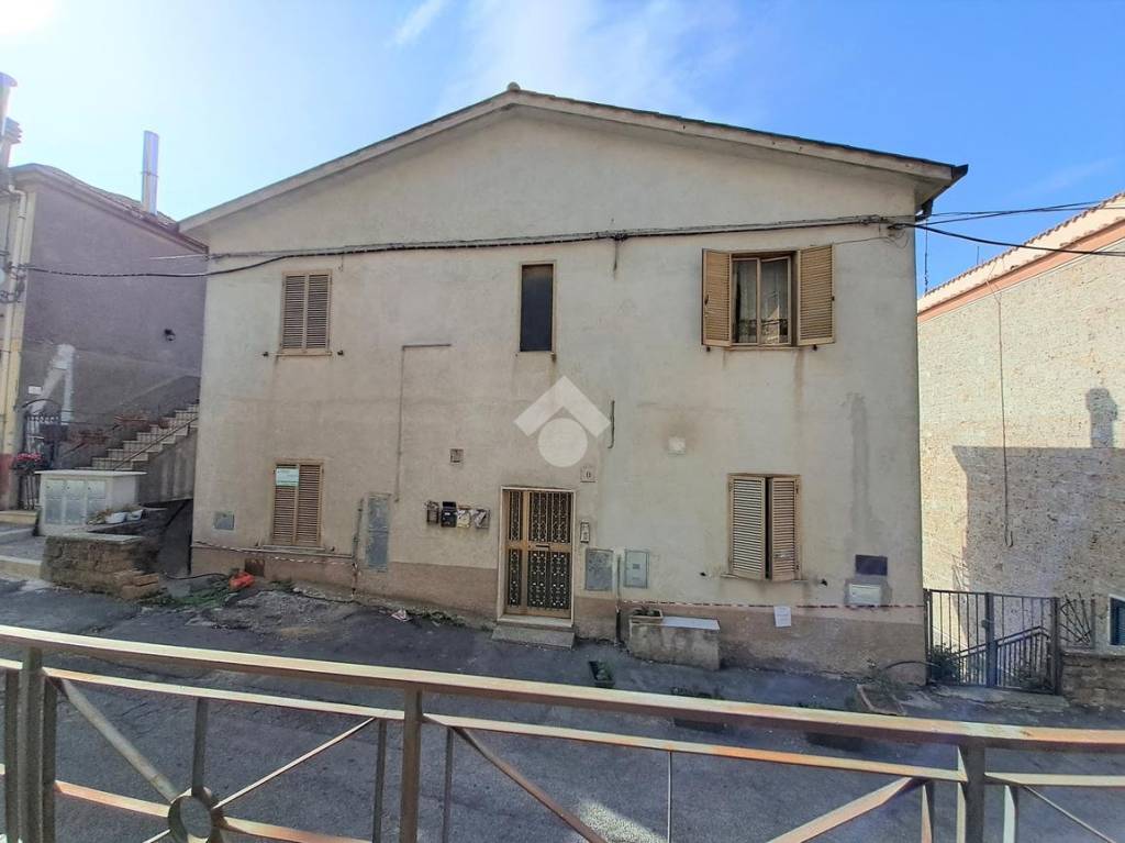 Appartamento in vendita a Sant'Oreste via Farnese, 9
