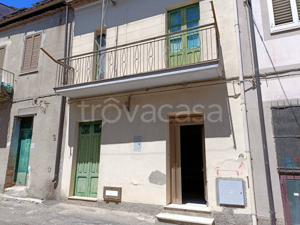 Casa Indipendente in vendita a Borgia via Italia