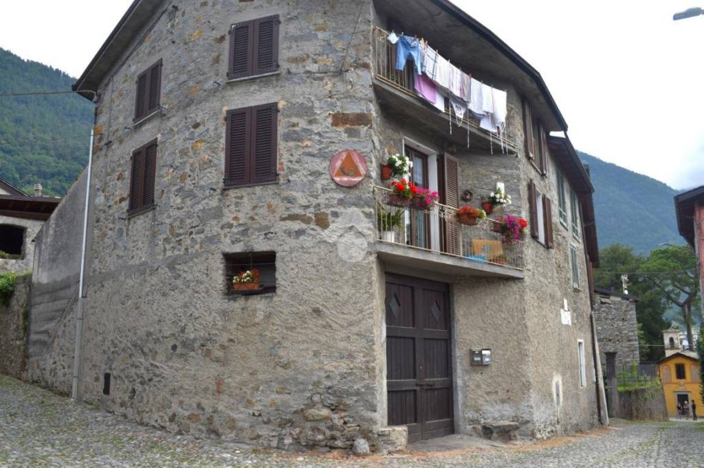 Casa Indipendente in vendita a Ponte in Valtellina via Giuliani, 30