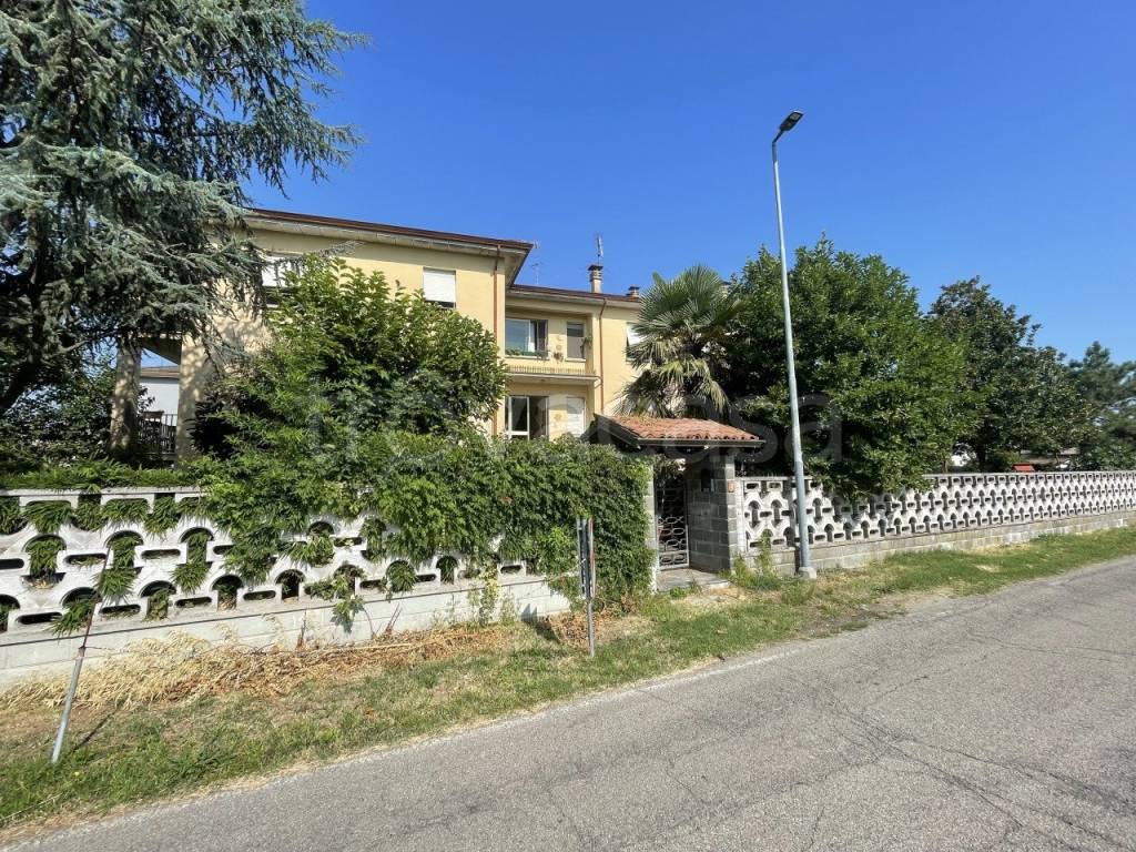Appartamento in vendita a Polesine Zibello via Chiarenzana, 9