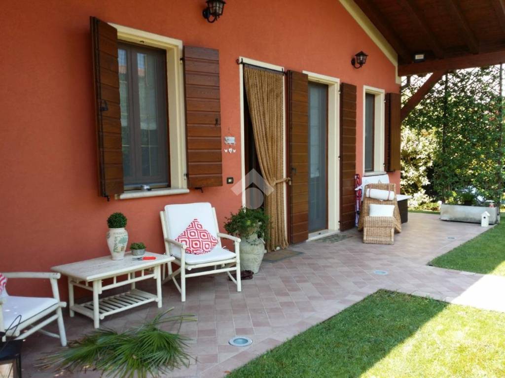 Villa in vendita a Monzambano via don primo mazzolari, 2