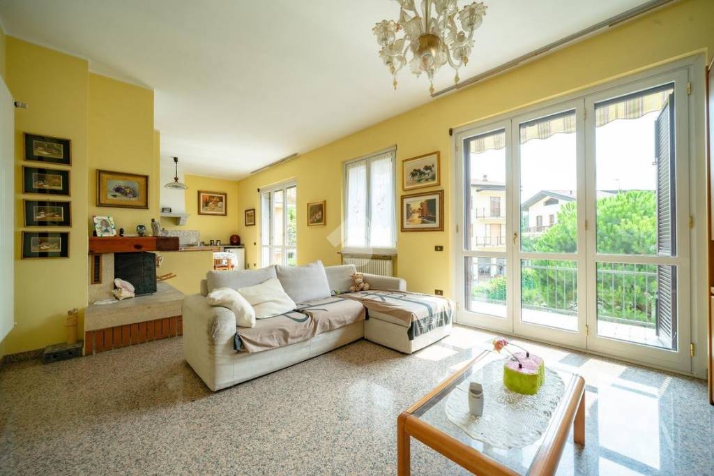 Appartamento in vendita a Bosisio Parini via s. Vincenzo de' Paoli, 9