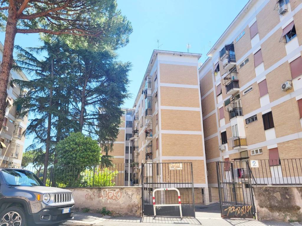 Appartamento in vendita a Roma via Giovanni Michelotti