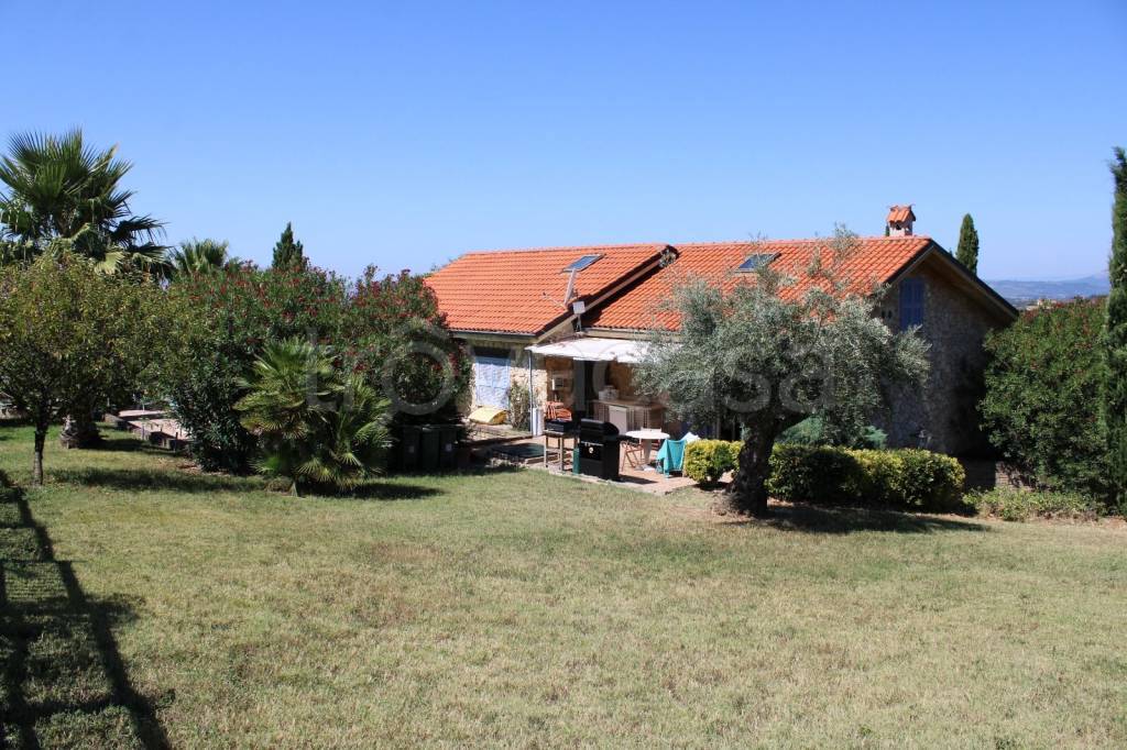 Villa in vendita a Fara in Sabina