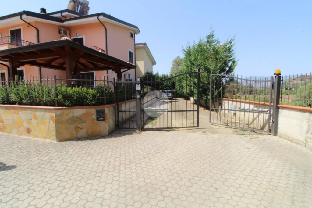 Villa Bifamiliare in vendita a Montalto Uffugo via Saverio Mercadante, 3