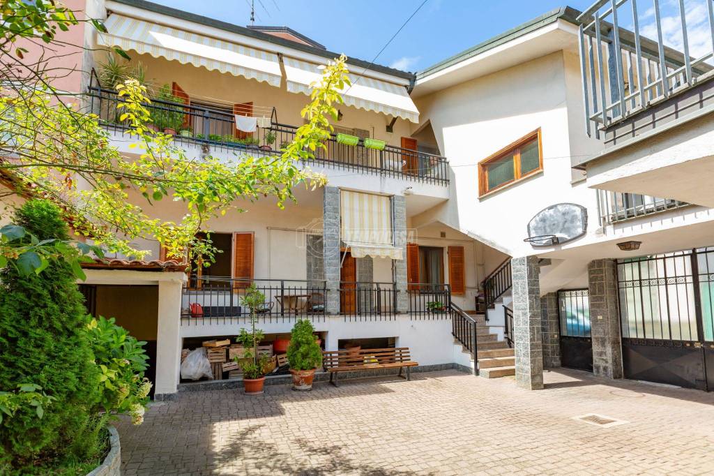 Villa Bifamiliare in vendita a Moncalieri via Cairoli 26