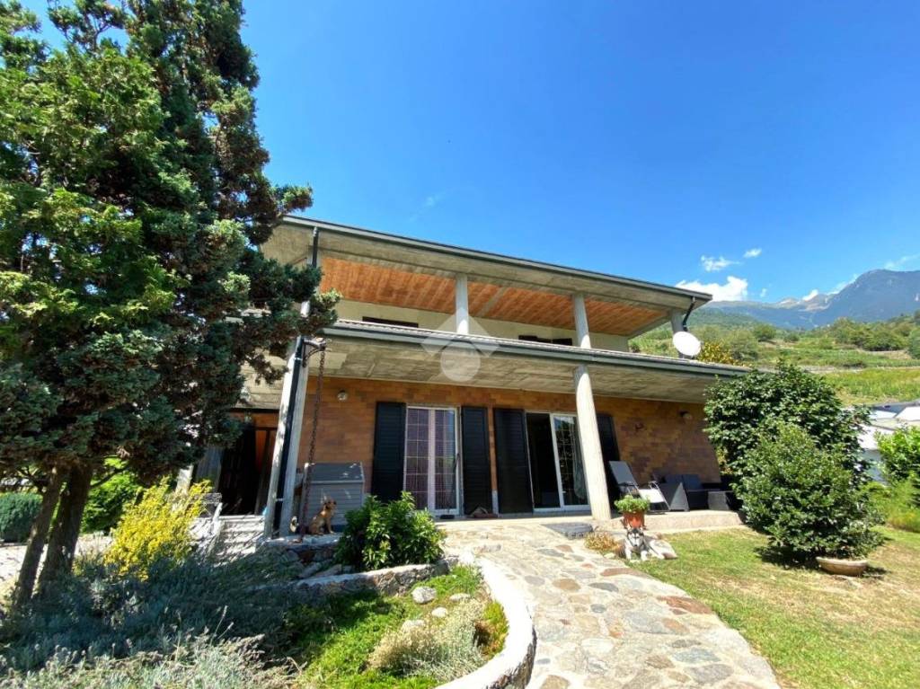Casa Indipendente in vendita a Buglio in Monte via Valeriana, 69