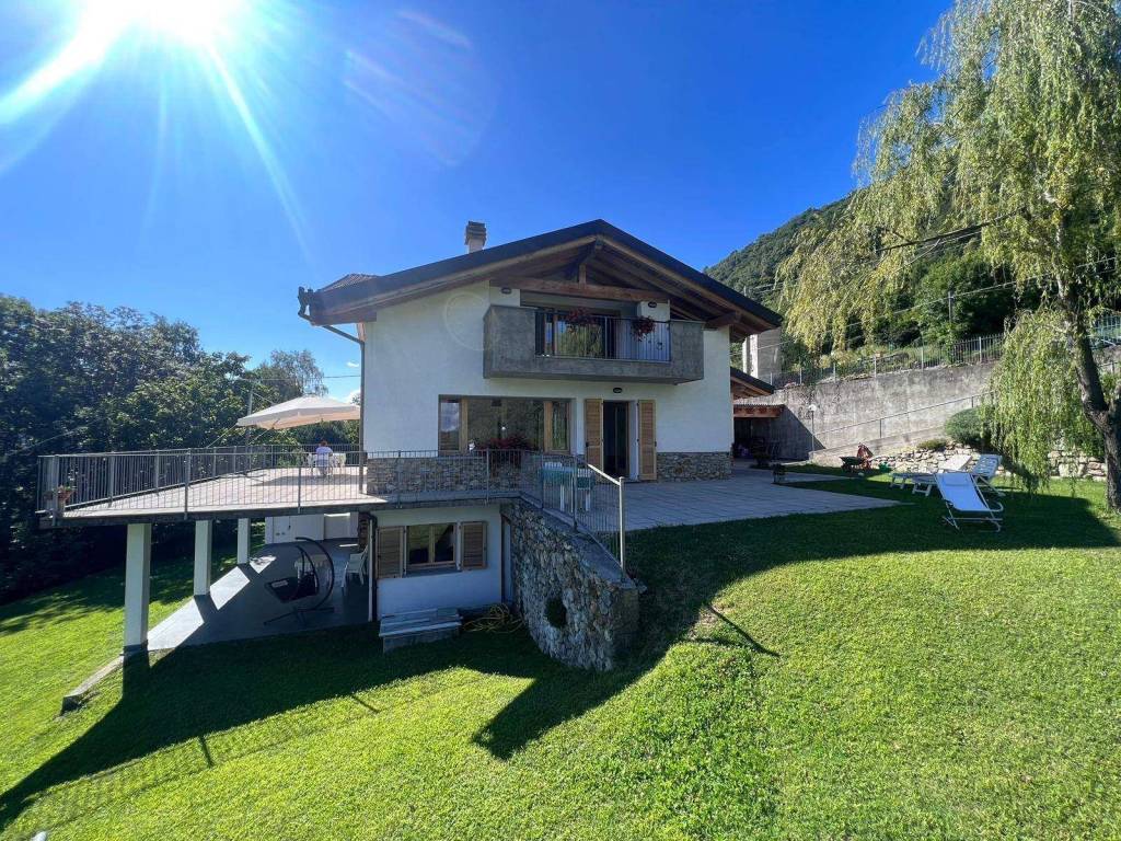 Villa in vendita a Bellano