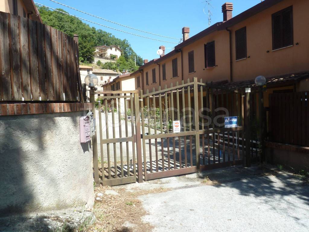 Villa a Schiera in vendita a Rocca di Botte via Castello, 3