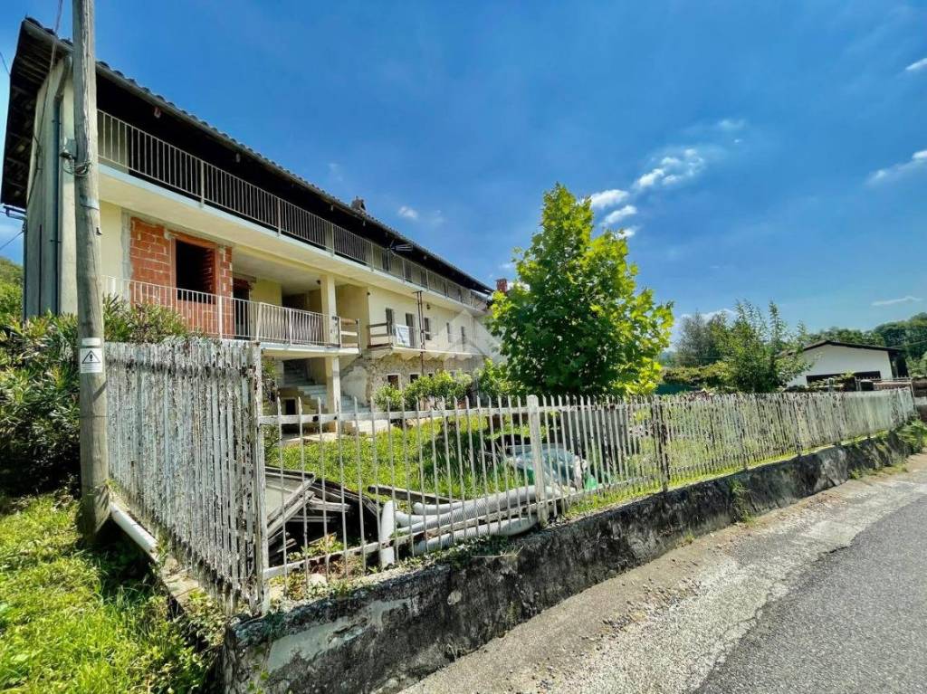 Casa Indipendente in vendita a Castellamonte frazione Spineto, 259