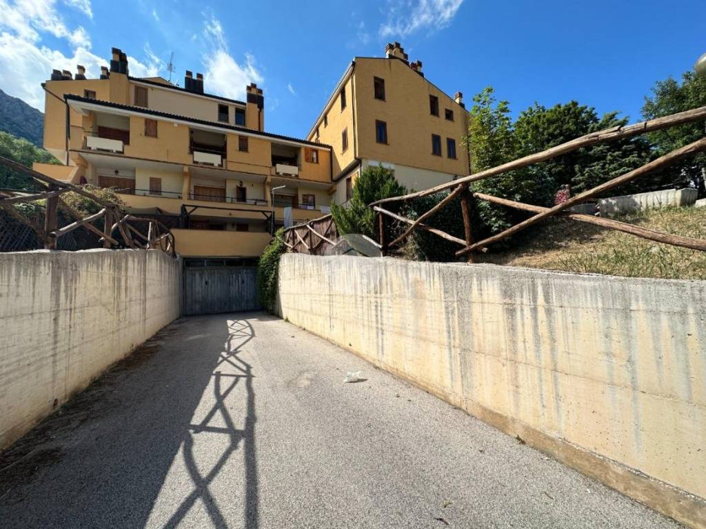 Appartamento in vendita a Rocca di Cambio via Sicinito