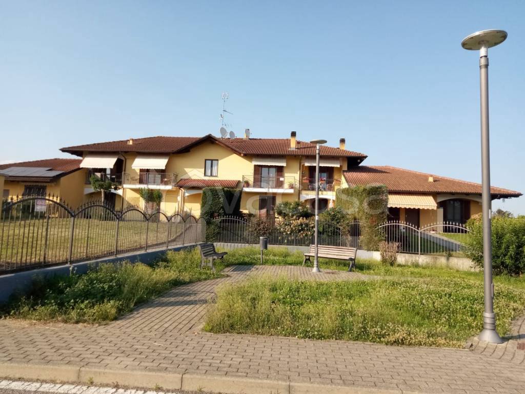 Villa Bifamiliare in in vendita da privato a Tronzano Vercellese via Dottor Augusto Rosso