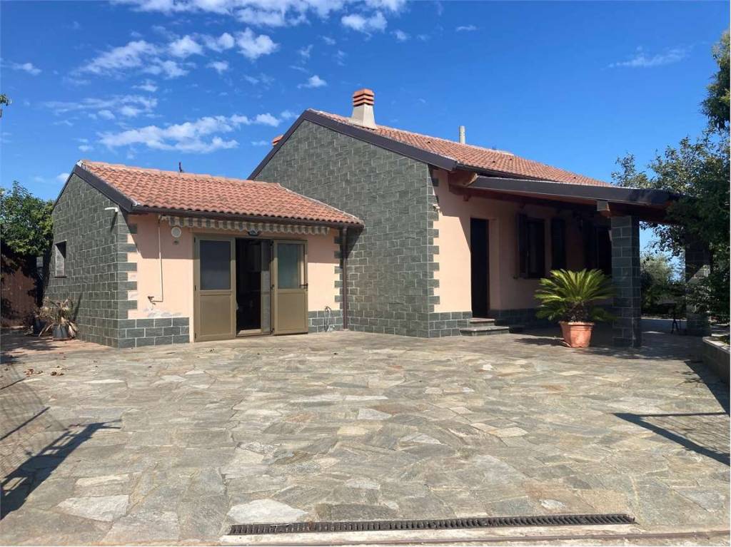 Villa in vendita ad Albenga regione Ruato, 3 bis