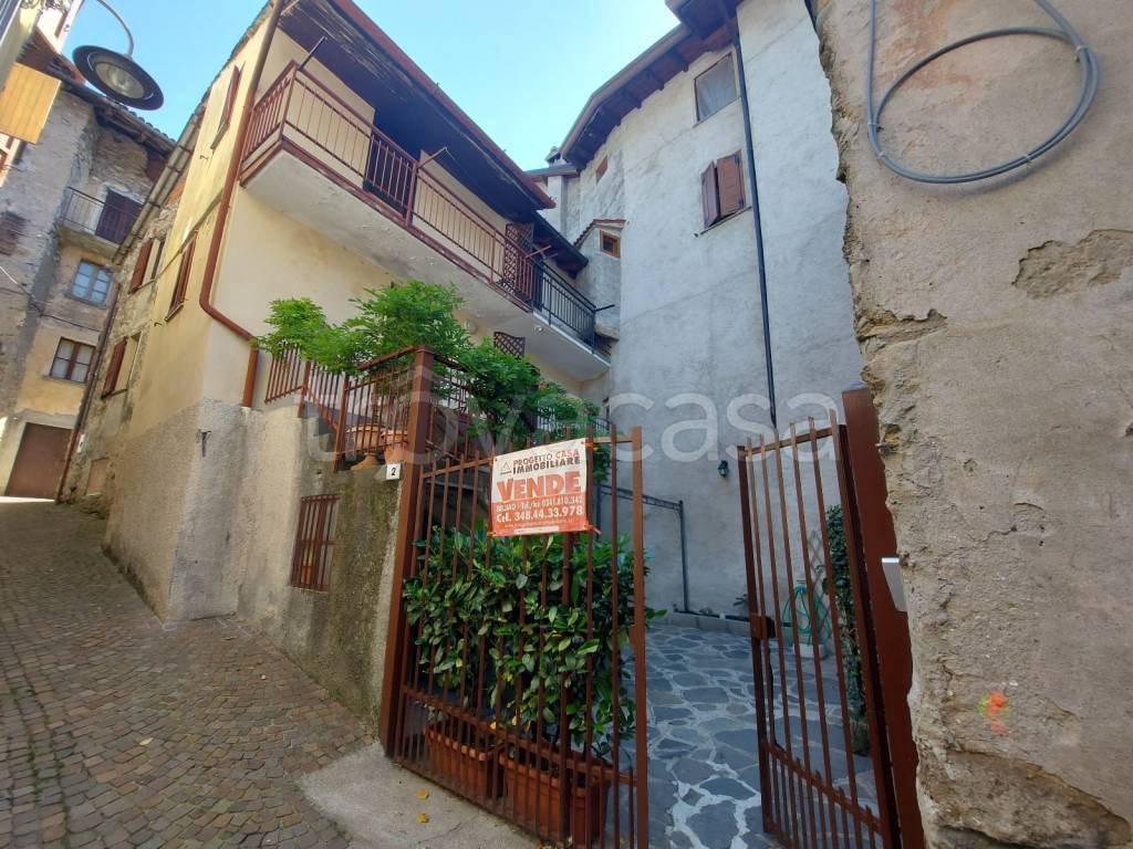 Villa Bifamiliare in vendita a Taceno via Antonio Stoppani, 22