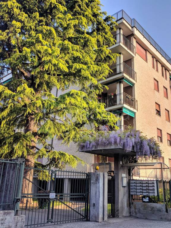 Appartamento in in vendita da privato a Merate via Giacomo Leopardi, 3