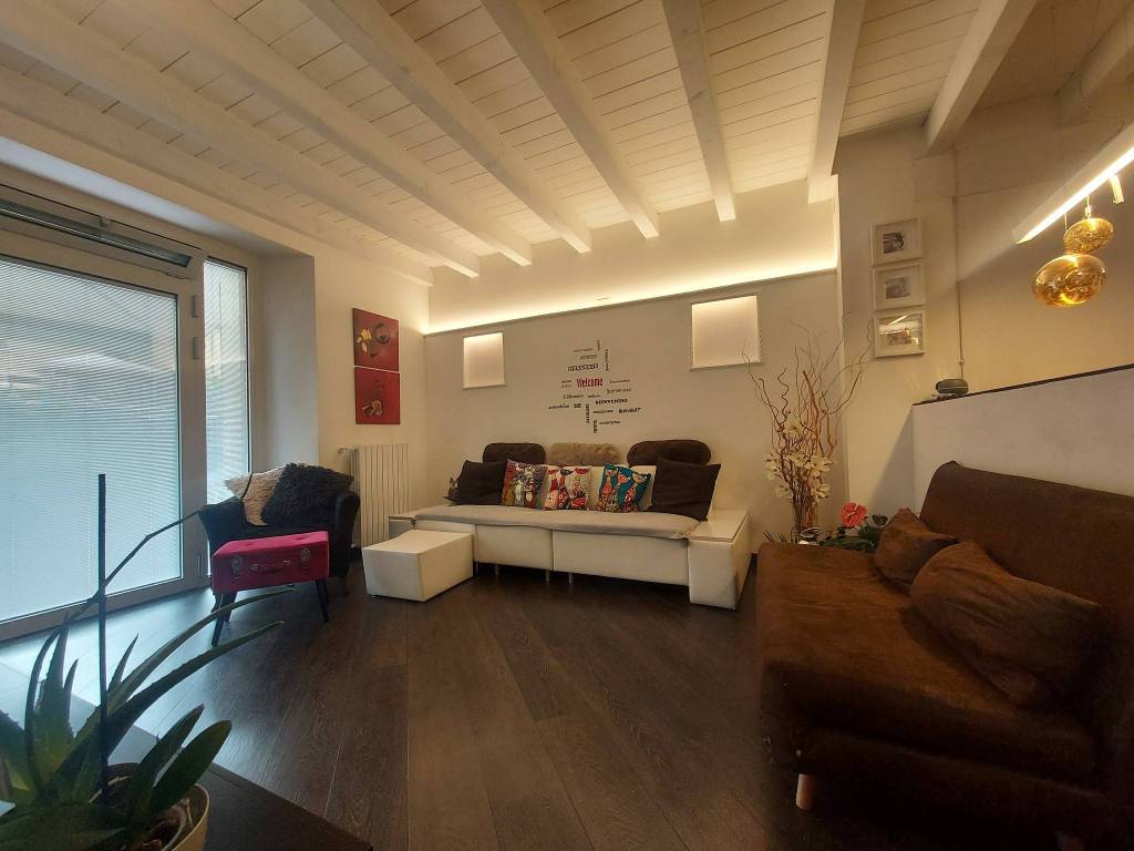 Appartamento in vendita a Padenghe sul Garda via Giuseppe Garibaldi, 2