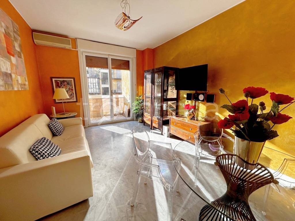 Appartamento in affitto a Milano via Felice Casati, 32