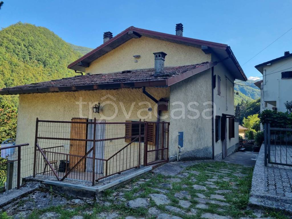 Casa Indipendente in vendita ad Alto Reno Terme via Campaiaio