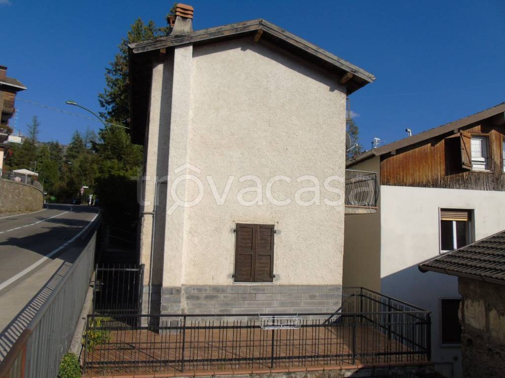 Casa Indipendente in vendita a Castione della Presolana via Sant'Antonio
