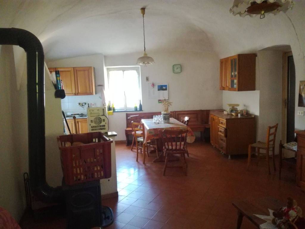 Casa Indipendente in in vendita da privato a Vezzi Portio via Rocca, 16