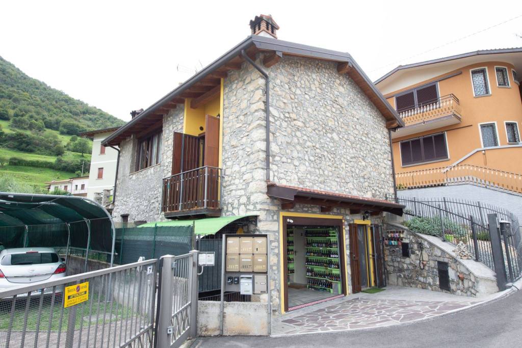 Appartamento in vendita a Tavernola Bergamasca località Bianica