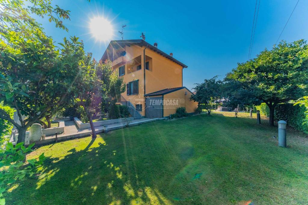 Villa a Schiera in vendita a Robecco sul Naviglio via della Vandea