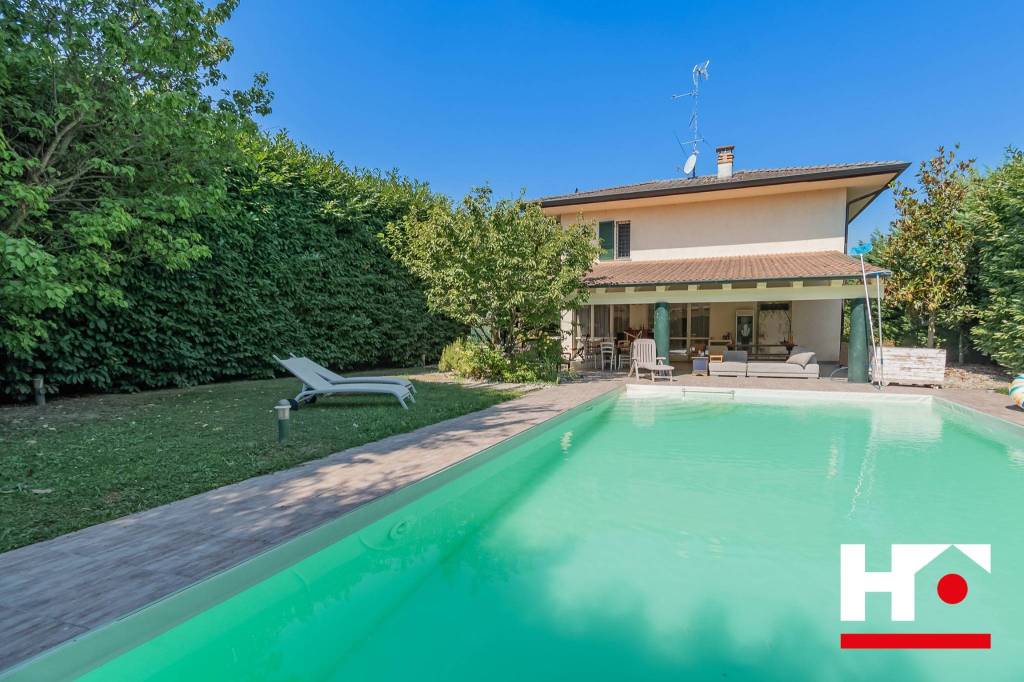 Villa in vendita a Castelvetro Piacentino via a. Bernini, 27