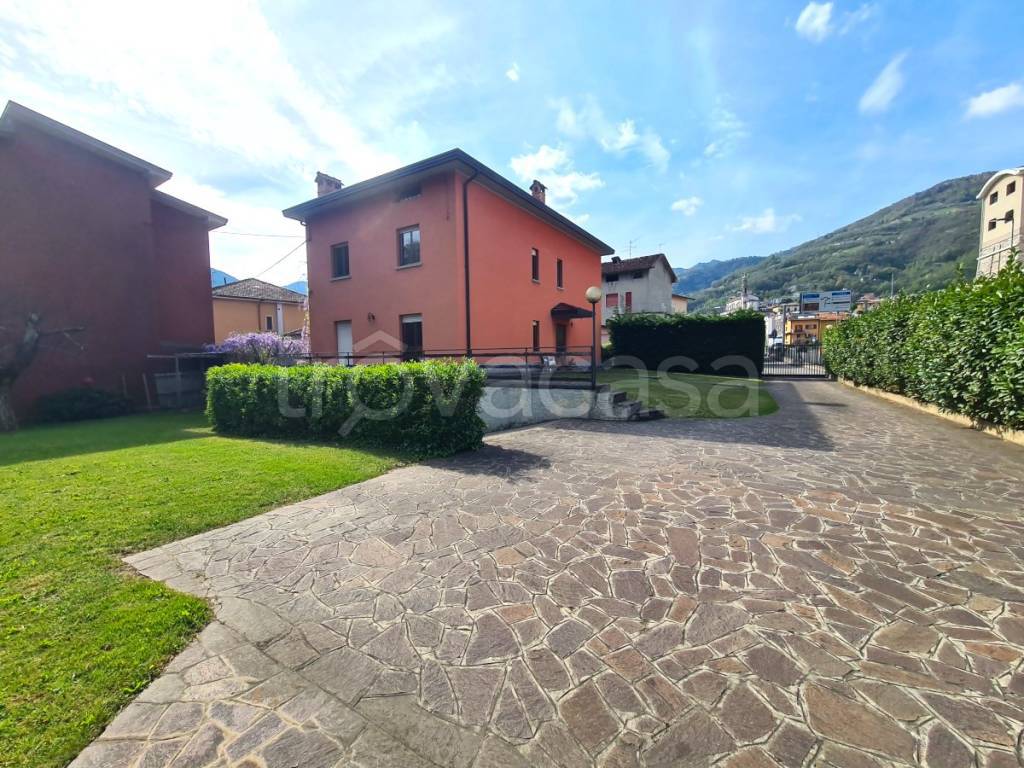 Villa Bifamiliare in vendita a Vertova via Canale