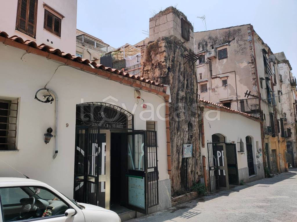 Negozio in affitto a Palermo via Principe di San Giuseppe, 5