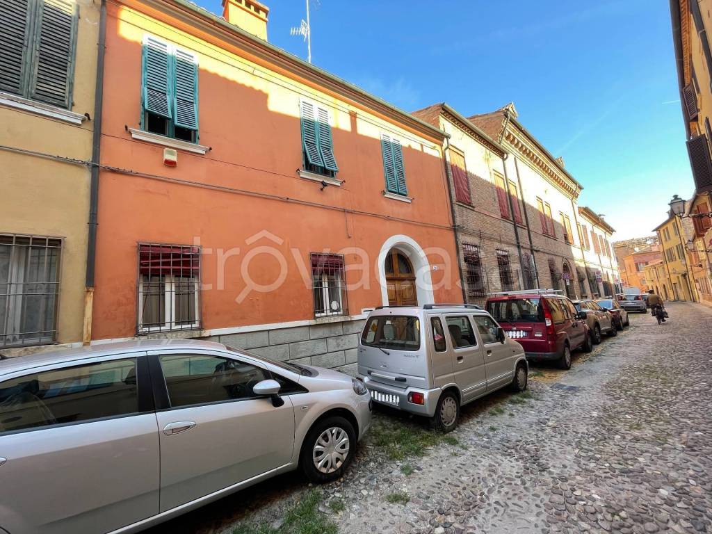 Casa Indipendente in vendita a Ferrara via Ghisiglieri