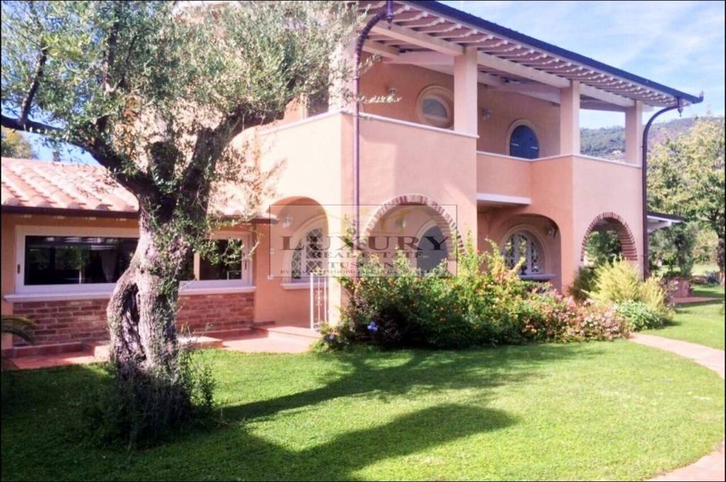 Villa in affitto a Pietrasanta via Gian Lorenzo Bernini