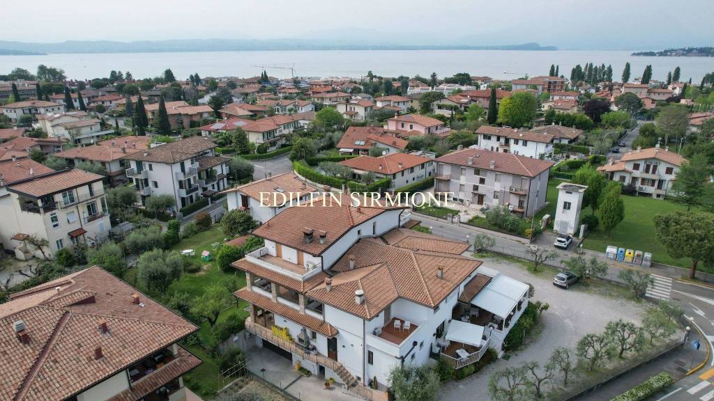 Villa in vendita a Sirmione via Coorti Romane, 3