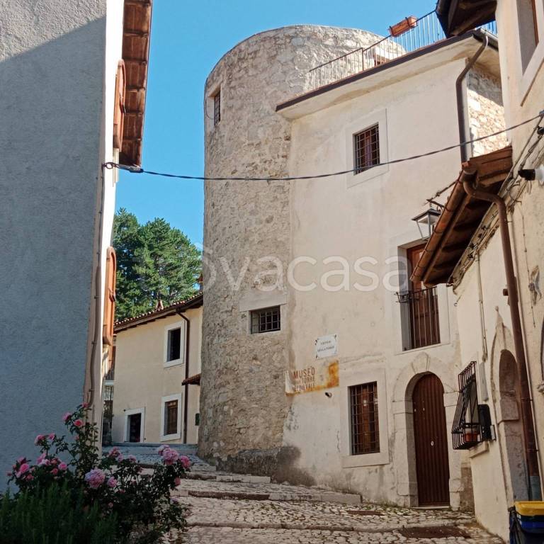 Appartamento in vendita a Villetta Barrea via Castello