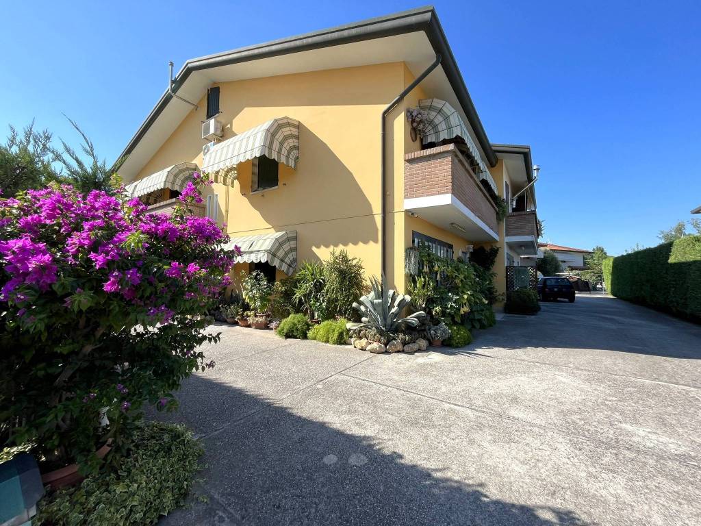Villa Bifamiliare in vendita a Porto Viro via Roma, 5