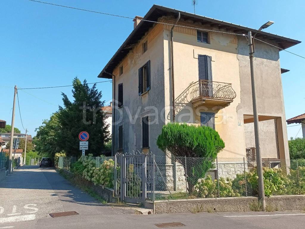 Villa in vendita a Varese via Cantoreggio, 21