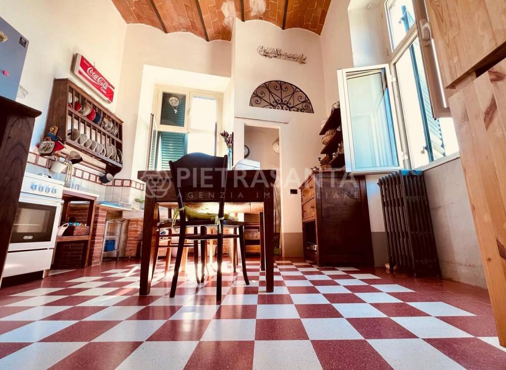 Appartamento in vendita a Pietrasanta via Padre Eugenio Barsanti, 1