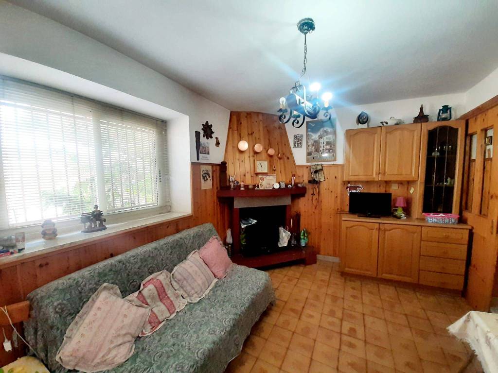 Casa Indipendente in vendita a Vico nel Lazio via casappo 22