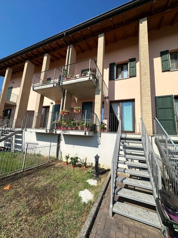 Villa a Schiera in in vendita da privato a Lesignano de' Bagni via Andrea Ferrari, 2